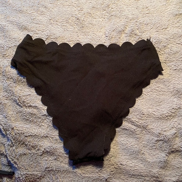 Shein Bikini top and bottom - Picture 3 of 5